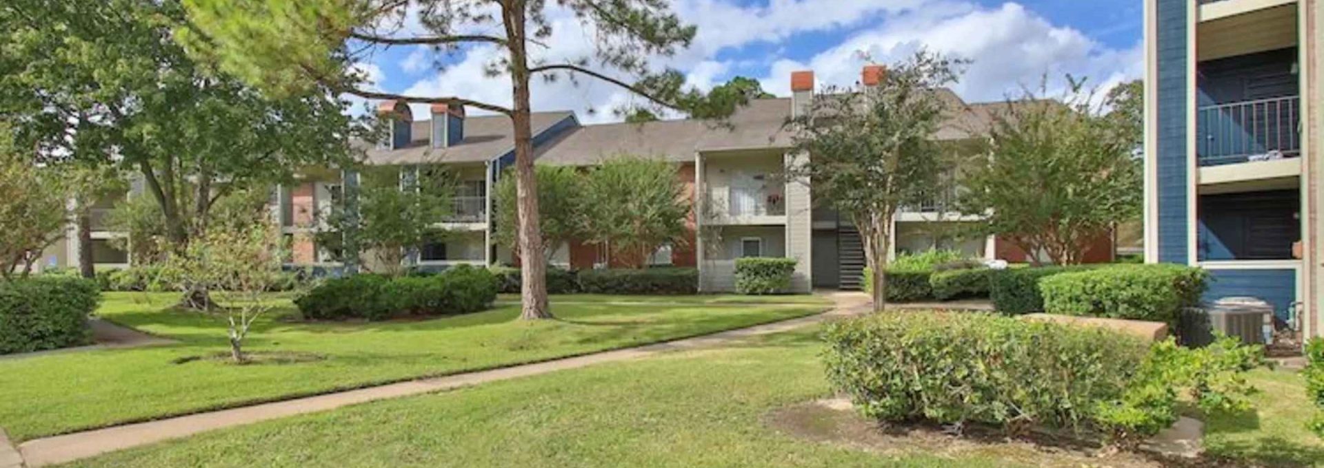 the apartment complex at The Westmount at Copper Mill