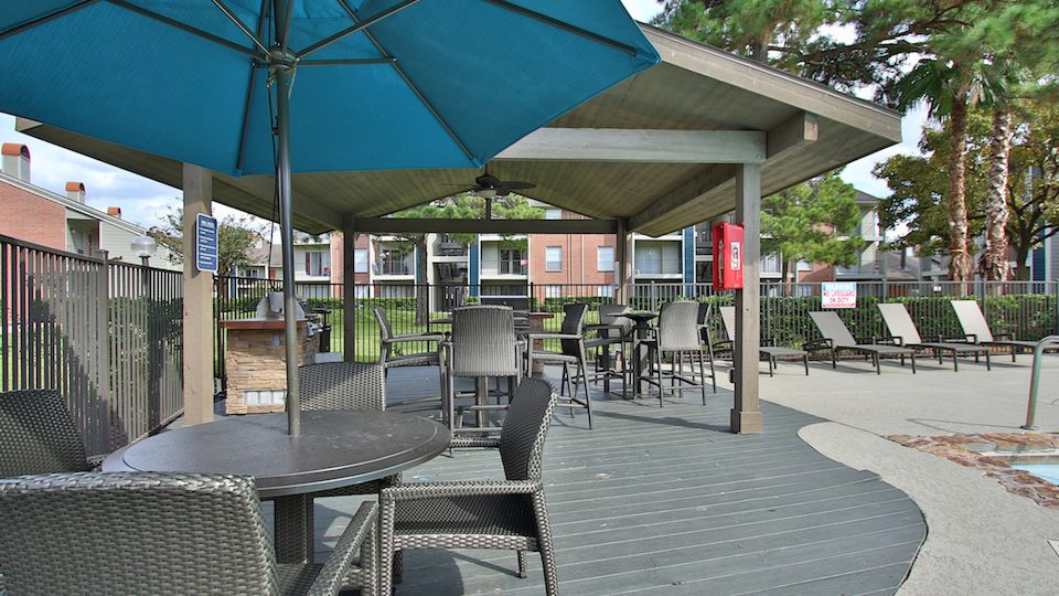 patio at The Westmount at Copper Mill