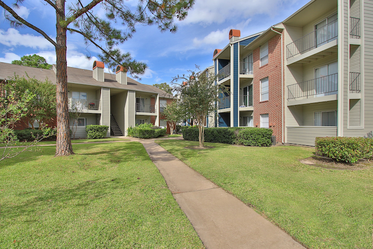 the apartment complex at The Westmount at Copper Mill