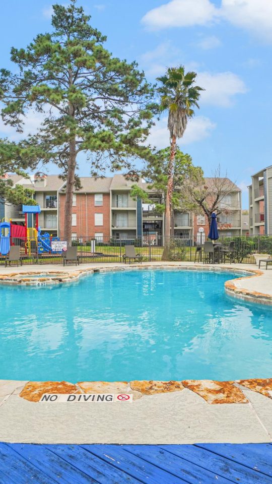 the pool at The Westmount at Copper Mill