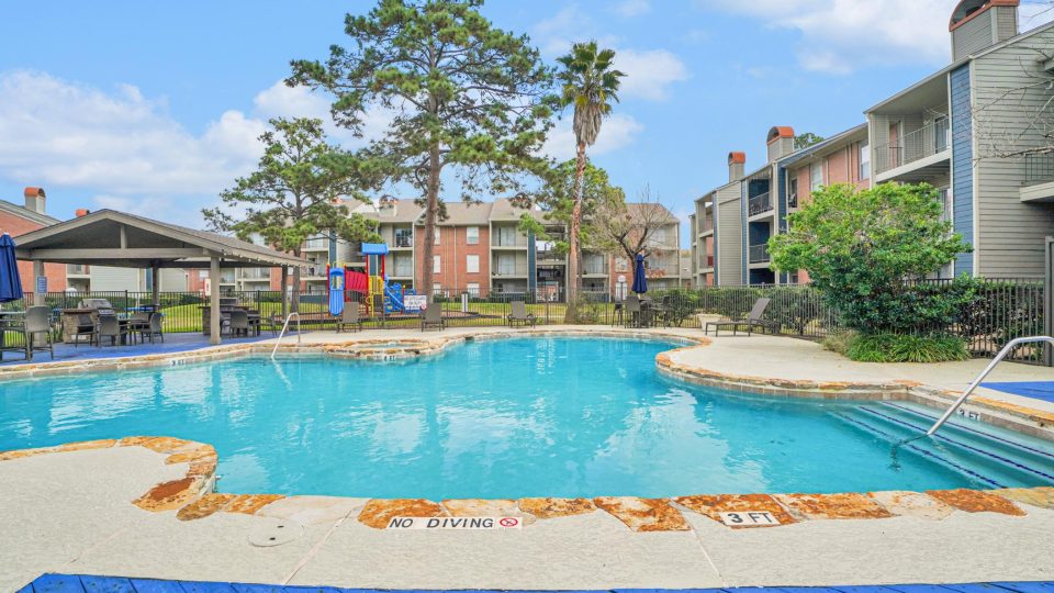 the pool at The Westmount at Copper Mill